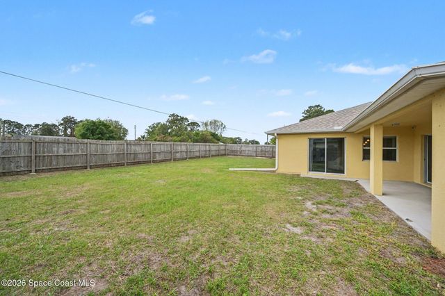 992 Coquina Street SE, Palm Bay, FL 32909