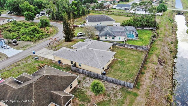 992 Coquina Street SE, Palm Bay, FL 32909