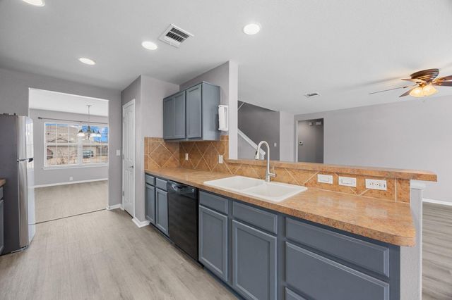 500 Kingfisher LN, Leander, TX 78641