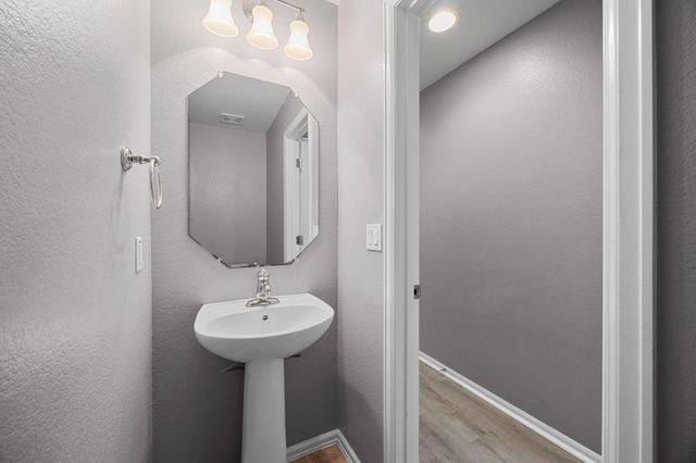 500 Kingfisher LN, Leander, TX 78641