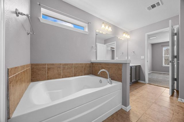 500 Kingfisher LN, Leander, TX 78641