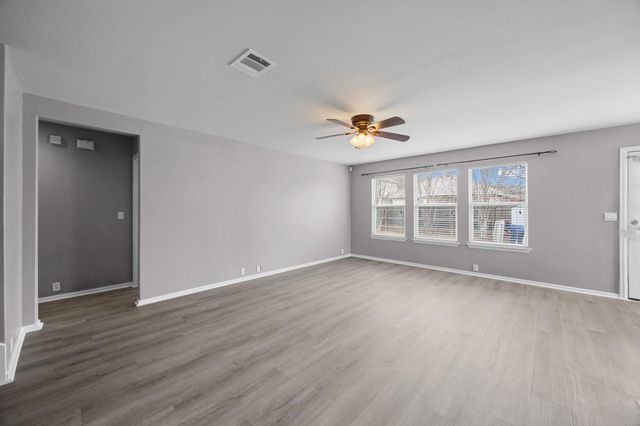 500 Kingfisher LN, Leander, TX 78641