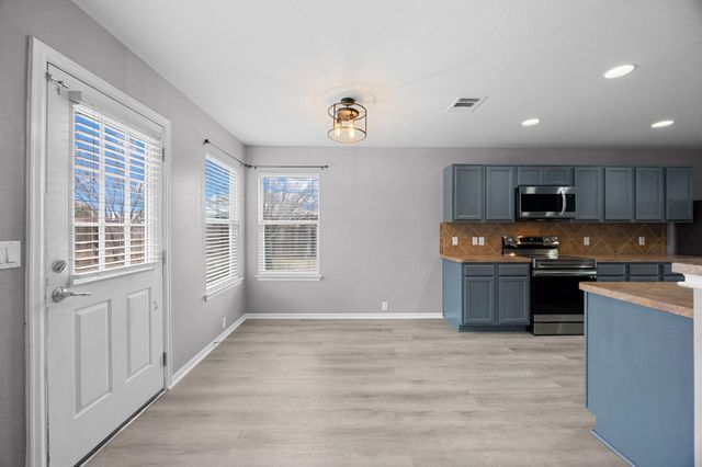 500 Kingfisher LN, Leander, TX 78641