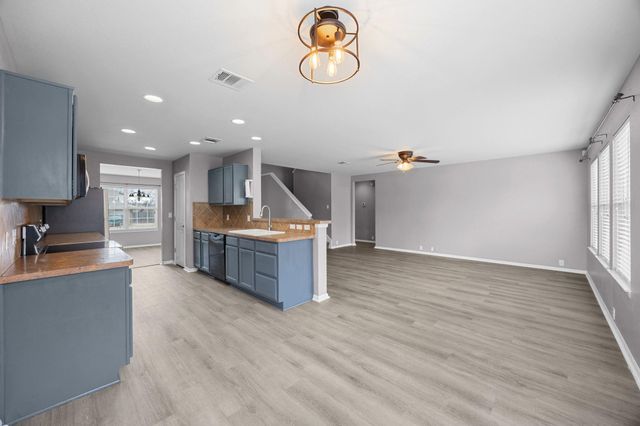 500 Kingfisher LN, Leander, TX 78641