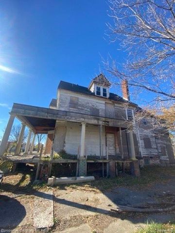 100 PINGREE Street, Detroit, MI 48202