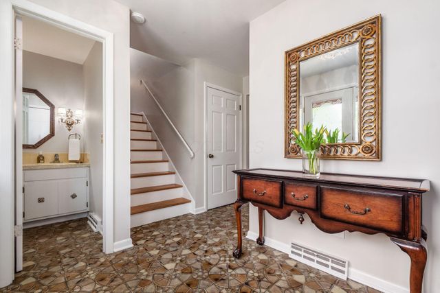 240 Old Trail Drive, Columbus, OH 43213