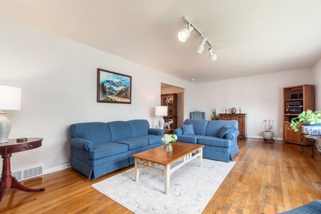 240 Old Trail Drive, Columbus, OH 43213