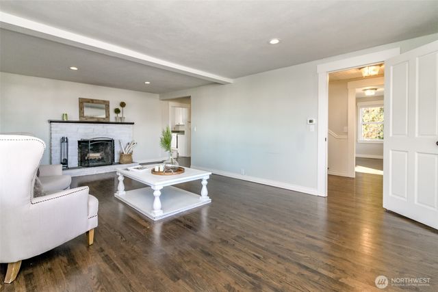 1514 Rainier St, Steilacoom, WA 98388