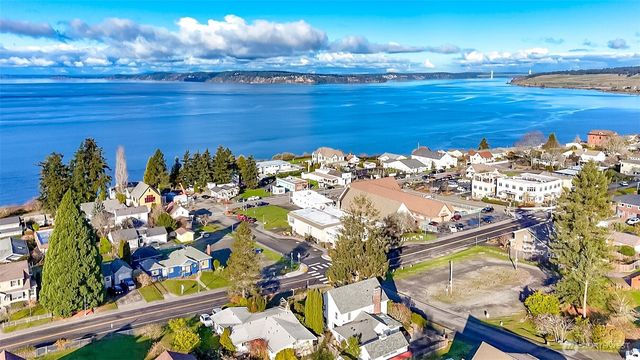 1514 Rainier St, Steilacoom, WA 98388