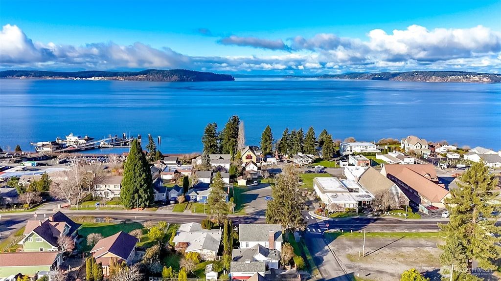 1514 Rainier St, Steilacoom, WA 98388