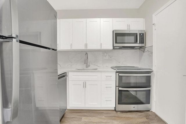 299 SW 7th Street 1040, Boca Raton, FL 33432