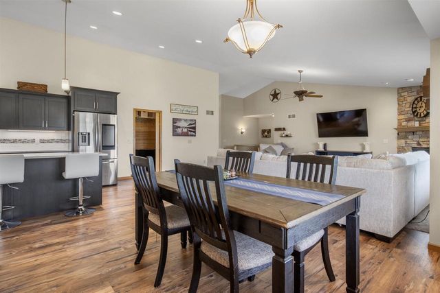 2012 Cherokee Drive, Prairie Du Sac, WI 53578