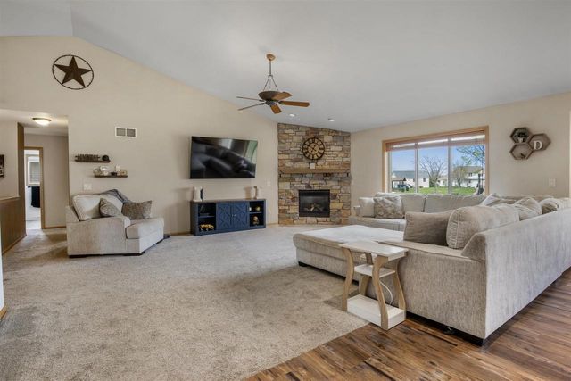 2012 Cherokee Drive, Prairie Du Sac, WI 53578