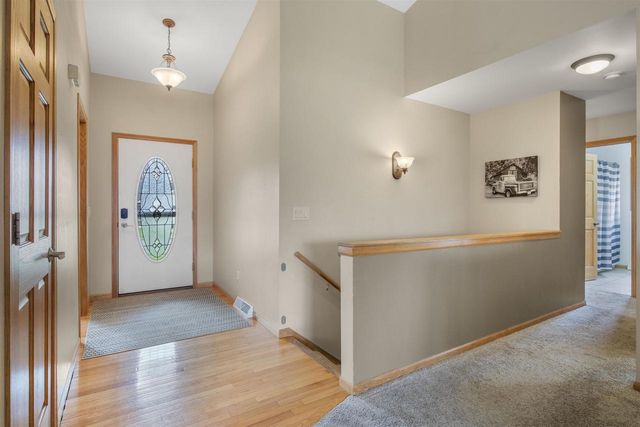 2012 Cherokee Drive, Prairie Du Sac, WI 53578