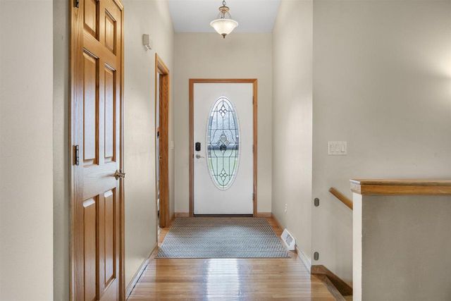 2012 Cherokee Drive, Prairie Du Sac, WI 53578