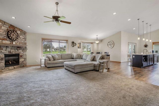 2012 Cherokee Drive, Prairie Du Sac, WI 53578