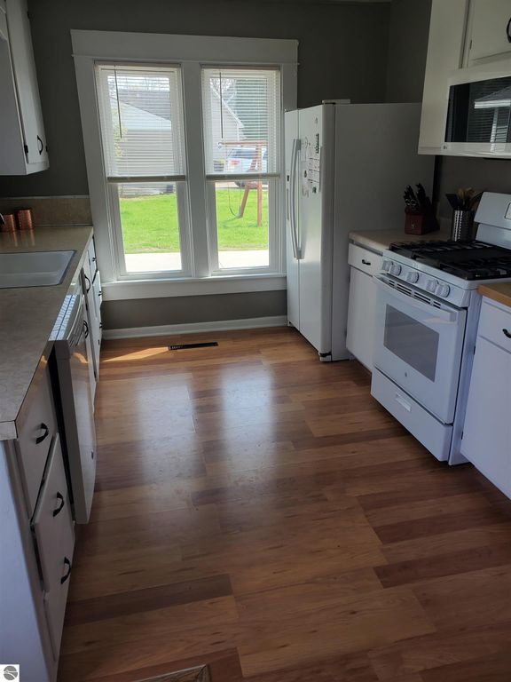 Image 15 of property listing at 714 Second Avenue, Alma, MI 48801