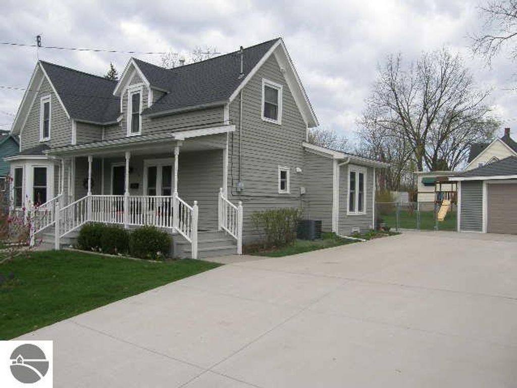Image 3 of property listing at 714 Second Avenue, Alma, MI 48801