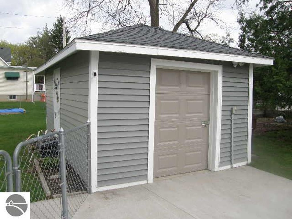 Image 4 of property listing at 714 Second Avenue, Alma, MI 48801