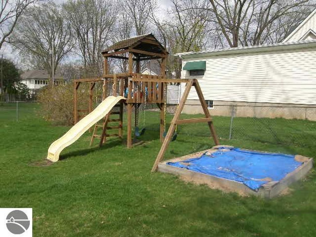 Image 7 of property listing at 714 Second Avenue, Alma, MI 48801