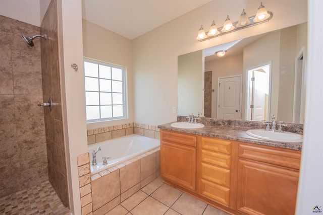 218 Misty Valley Lane, Bonaire, GA 31005