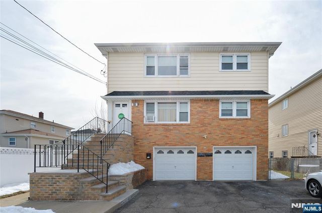 11 Gregory Court, Elmwood Park, NJ 07407