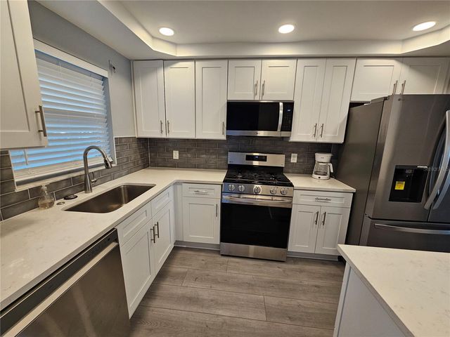 6020 SHORE BOULEVARD S 107, Gulfport, FL 33707