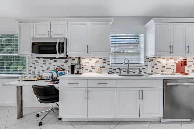6370 Via Primo Street, Lake Worth, FL 33467