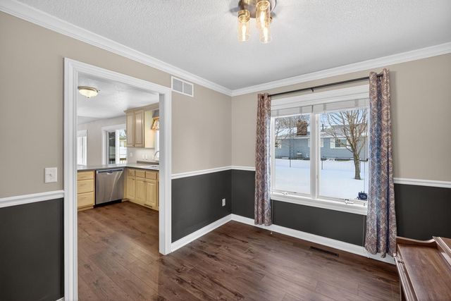 420 5th Street NE, Plainview, MN 55964