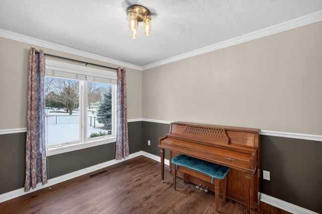 420 5th Street NE, Plainview, MN 55964