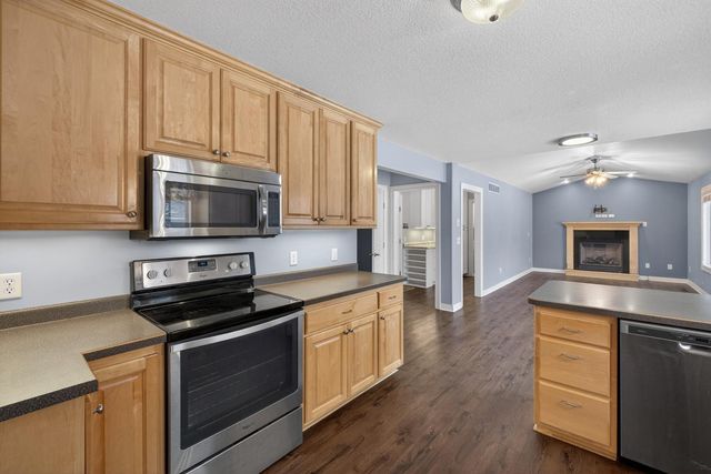 420 5th Street NE, Plainview, MN 55964