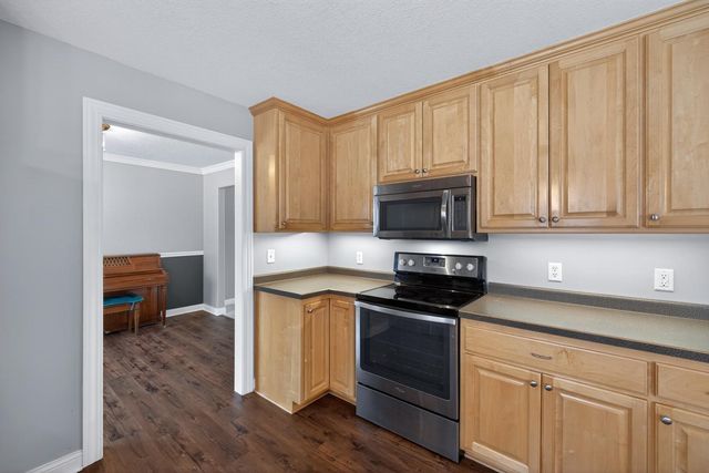 420 5th Street NE, Plainview, MN 55964