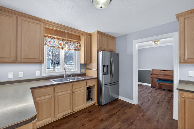 420 5th Street NE, Plainview, MN 55964