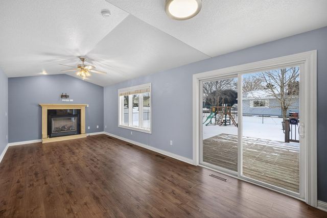 420 5th Street NE, Plainview, MN 55964