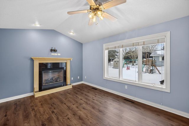 420 5th Street NE, Plainview, MN 55964