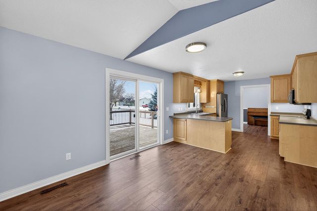 420 5th Street NE, Plainview, MN 55964