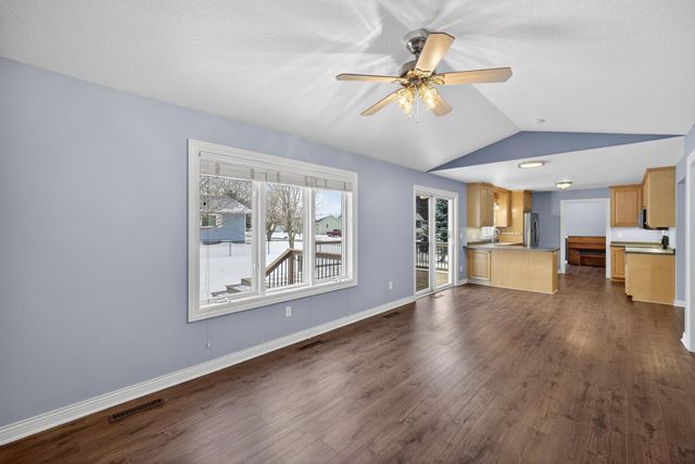 420 5th Street NE, Plainview, MN 55964