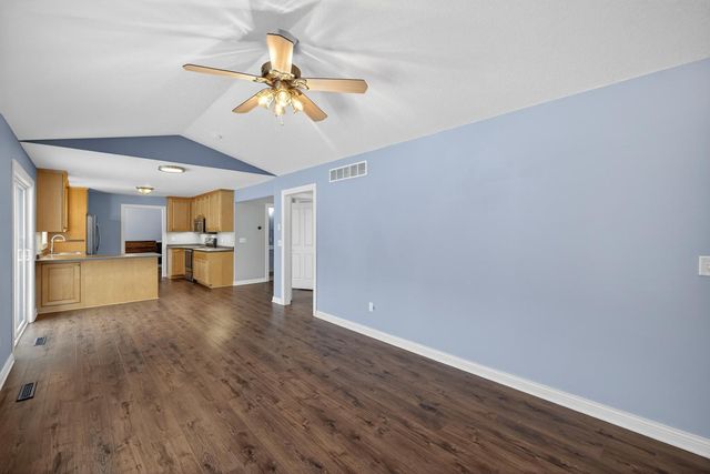 420 5th Street NE, Plainview, MN 55964