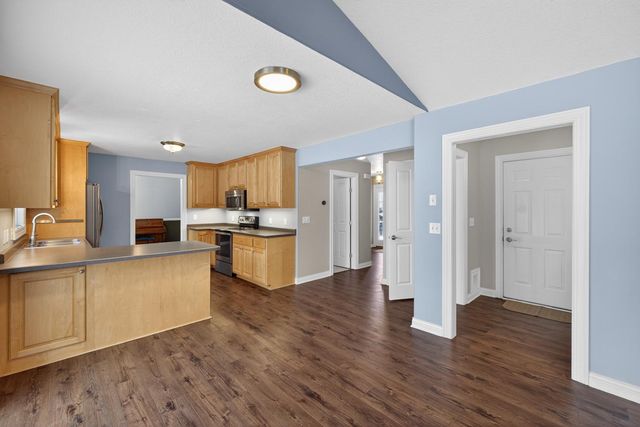 420 5th Street NE, Plainview, MN 55964