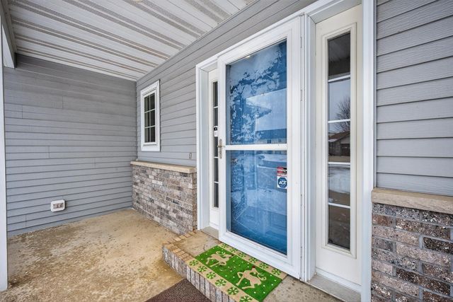 420 5th Street NE, Plainview, MN 55964