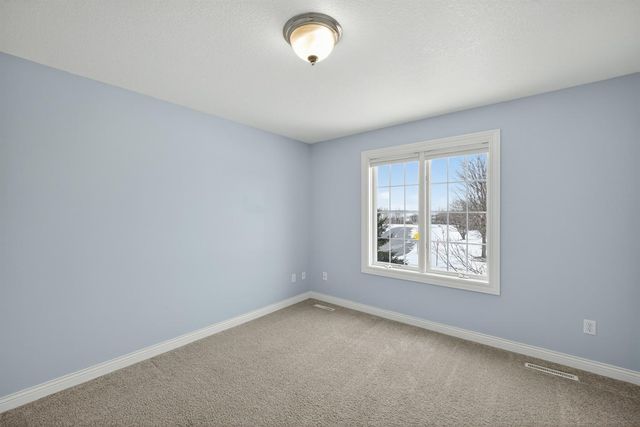 420 5th Street NE, Plainview, MN 55964