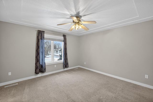 420 5th Street NE, Plainview, MN 55964