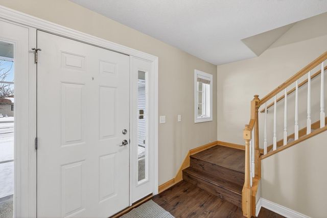 420 5th Street NE, Plainview, MN 55964