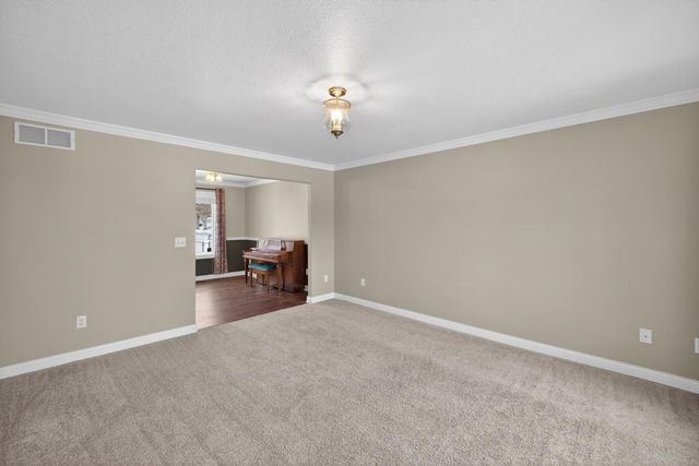 420 5th Street NE, Plainview, MN 55964