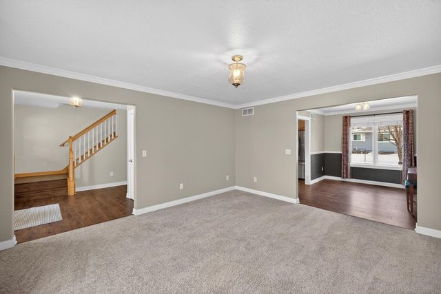 420 5th Street NE, Plainview, MN 55964