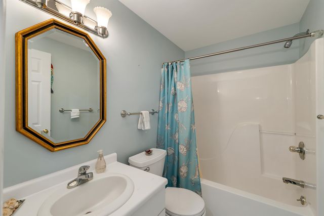 32 Drakes Landing, Hampton, NH 03842