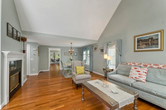 32 Drakes Landing, Hampton, NH 03842