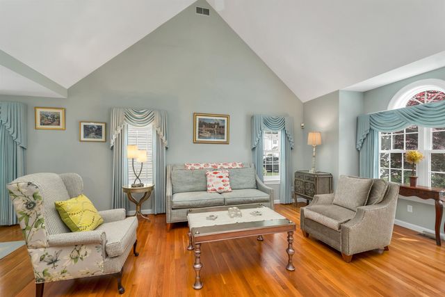 32 Drakes Landing, Hampton, NH 03842
