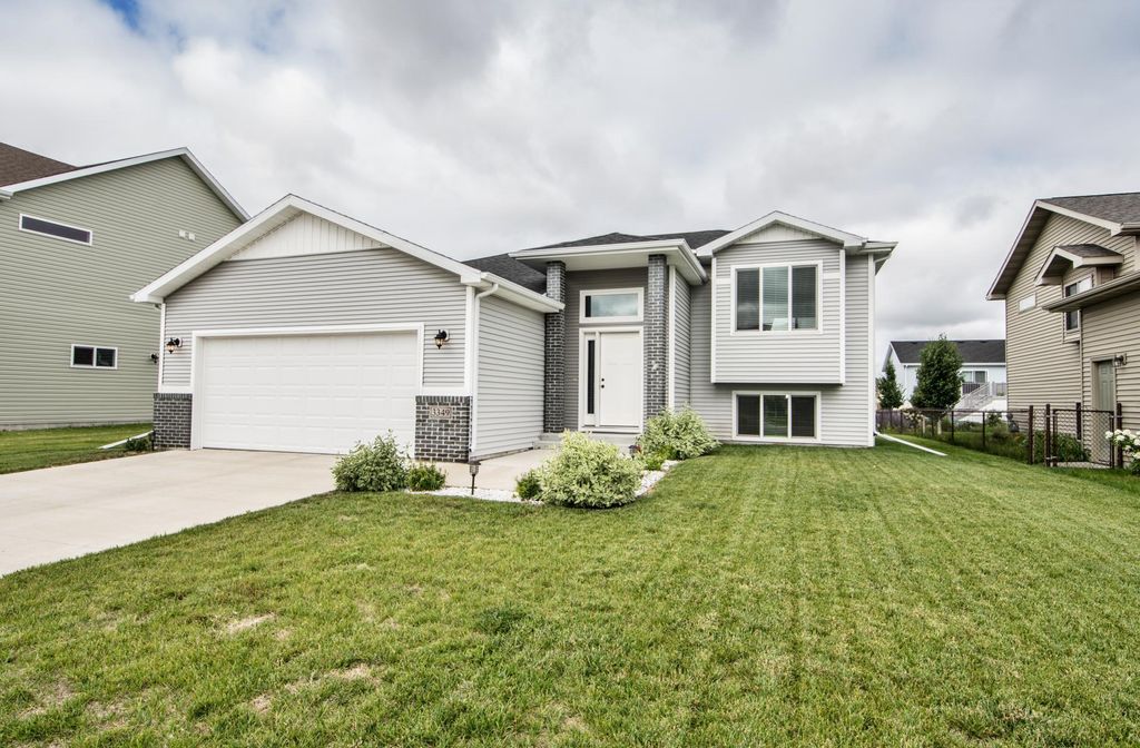 3349 27th Street S, Moorhead, MN 56560