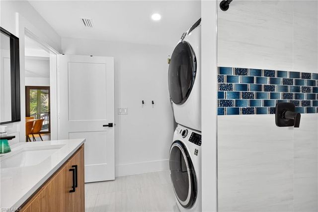1171 Seagrape LN, Sanibel, FL 33957